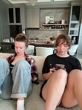 Nura_n_Sarah's cam snapshot