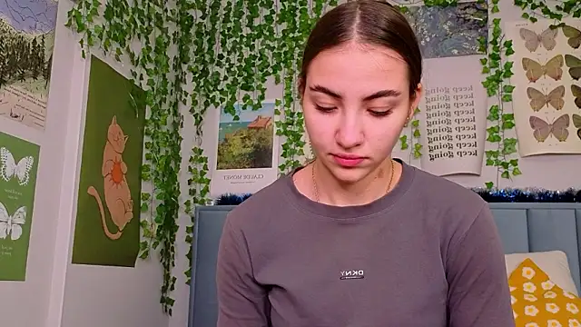 Fit_Brunette_'s cam snapshot