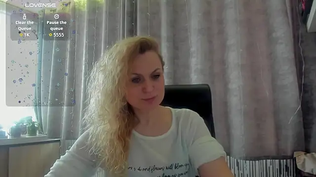 LanaLight_x's cam snapshot