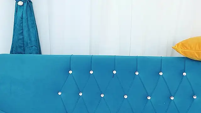 MegaBoobsDeee's cam snapshot