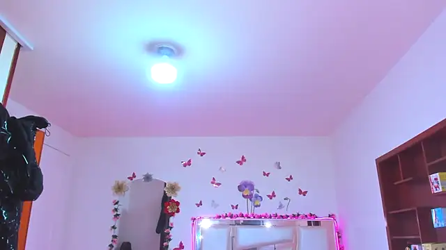 perlabeautiful's cam snapshot