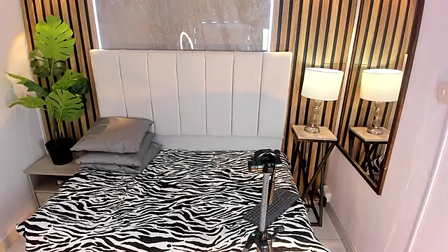 Carlotta_de_velour's cam snapshot