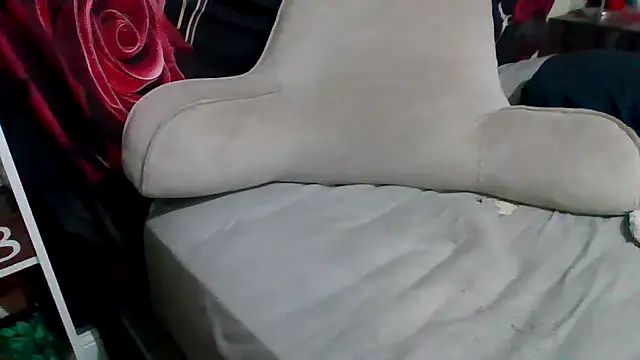 AverageRose's cam snapshot