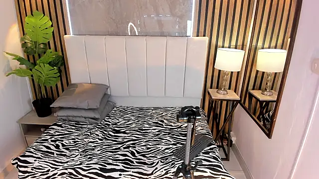 Carlotta_de_velour's cam snapshot