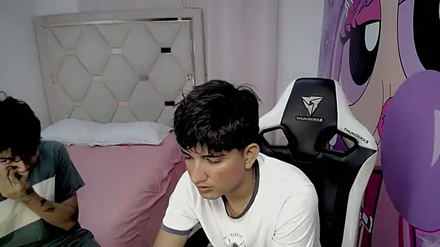 Maxwell_boys live sex cam