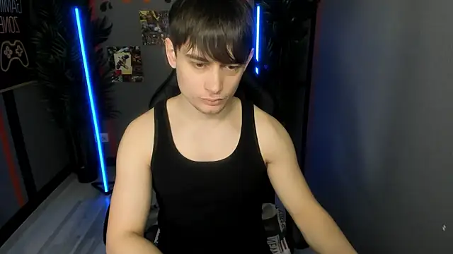 AlejandroEllias live sex cam