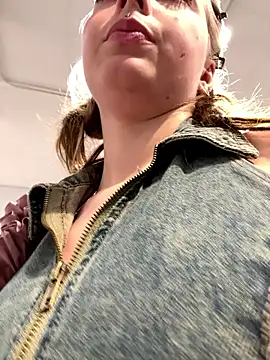 LoraaDoll live sex cam