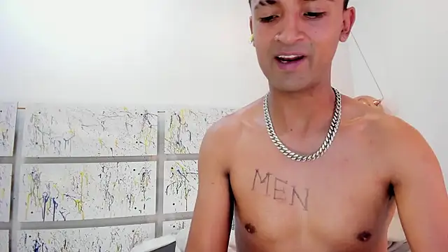 Nikki_and_Mayk live sex cam