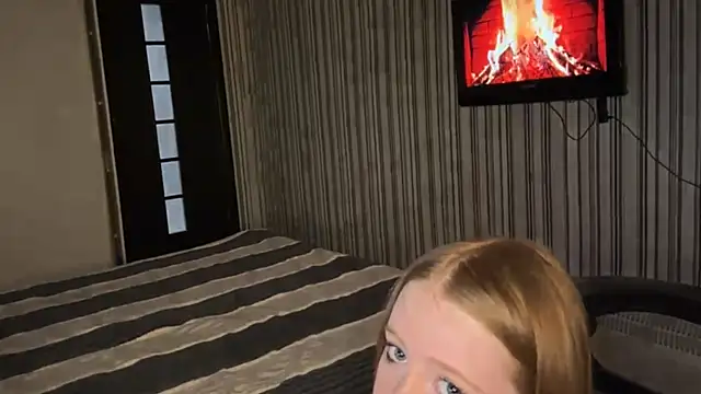 EmilyBubble's cam snapshot