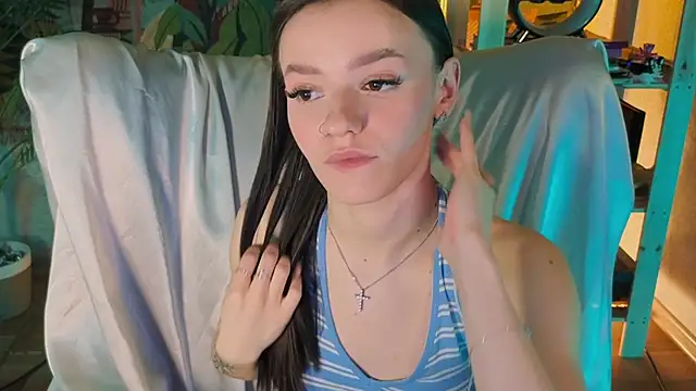 E_l_i_z_e_'s cam snapshot