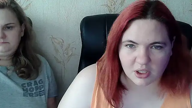 HollyXXXEva's cam snapshot