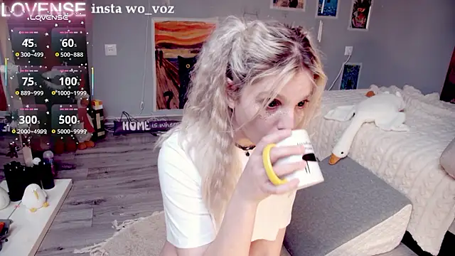 Careful_i_bite's cam snapshot