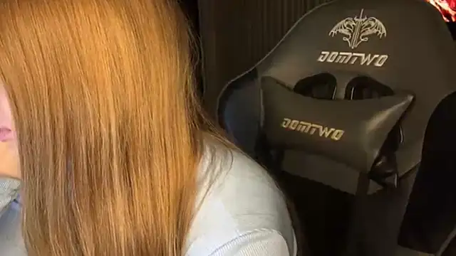 EmilyBubble's cam snapshot