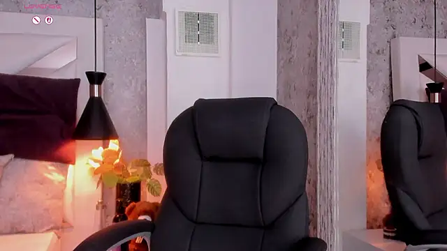 Megan-8's cam snapshot