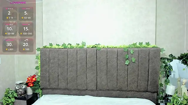 LanaMills_'s cam snapshot