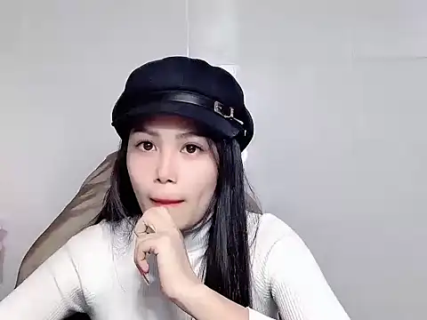 Thuy79 live sex cam