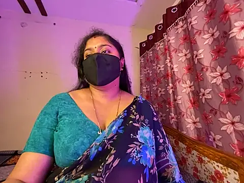 LouleyRanii live sex cam