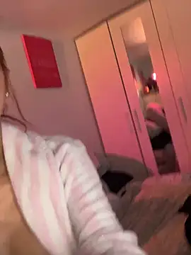 Rosieredxox's cam snapshot