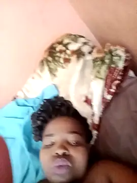 ShySexyBaddiexx's cam snapshot