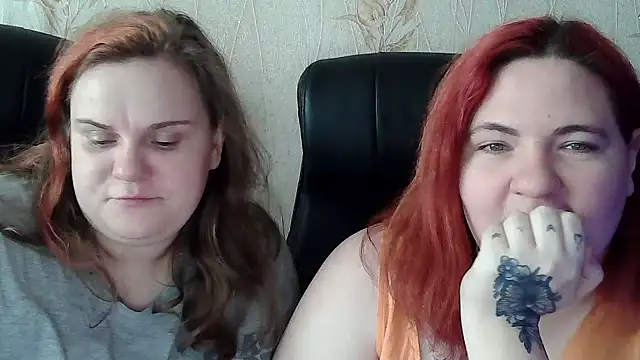 HollyXXXEva's cam snapshot