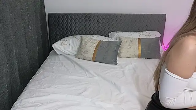 SophieWild's cam snapshot