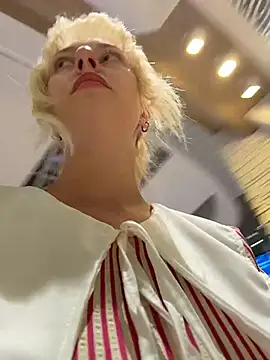 RonnieKiss live sex cam