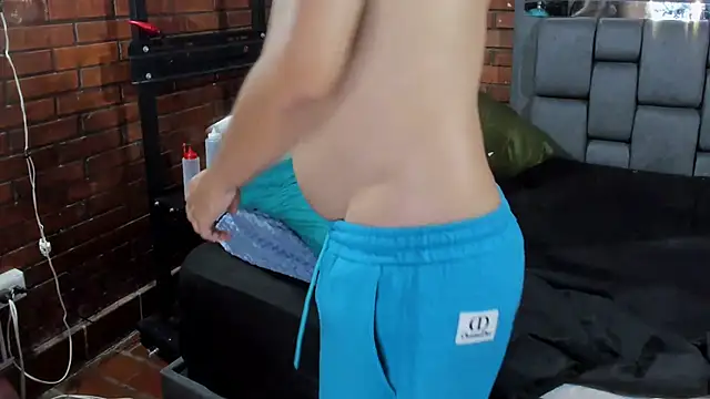 Couple_Gold69's cam snapshot