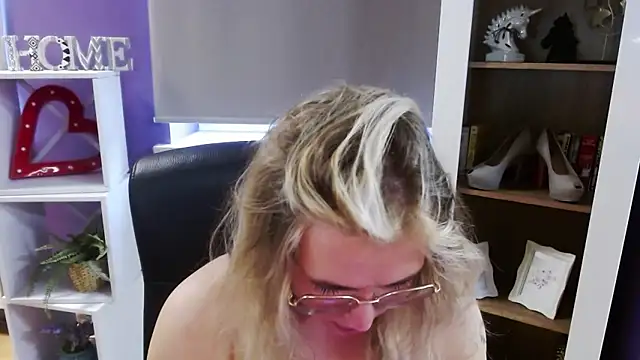 Zoey_Erotic's cam snapshot