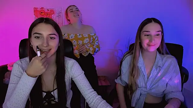 casey_meow_'s cam snapshot