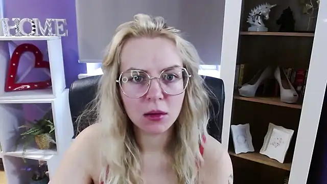 Zoey_Erotic's cam snapshot