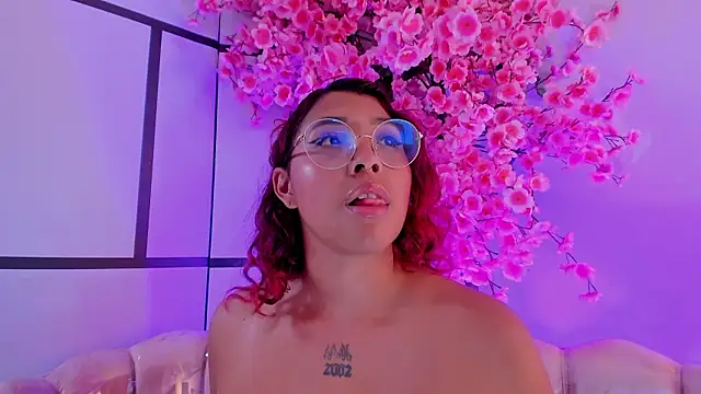 Olivejoness's cam snapshot