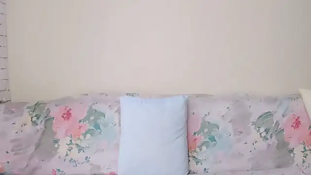 ElleLuv_'s cam snapshot