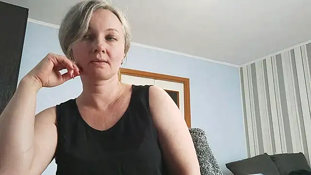 EdithManning's cam snapshot