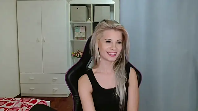 KristineGlow's cam snapshot