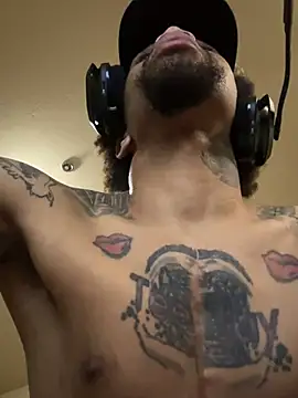 thefreakscomeoutatnight live sex cam