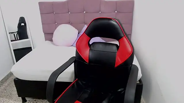 Lisa_Holls's cam snapshot