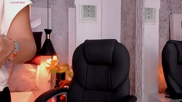 Megan-8's cam snapshot