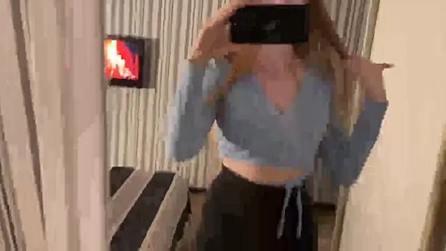 EmilyBubble's cam snapshot