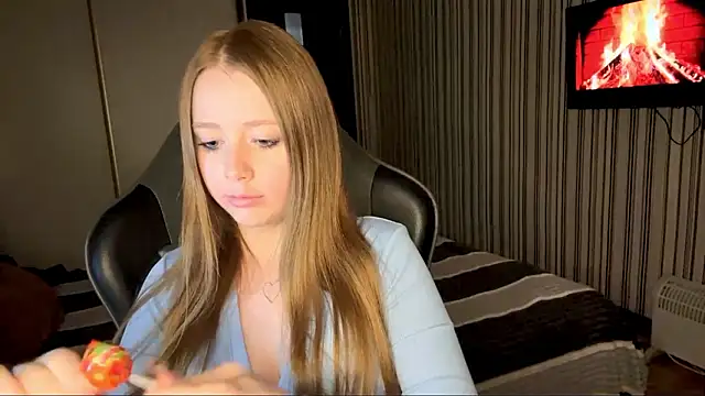 EmilyBubble's cam snapshot