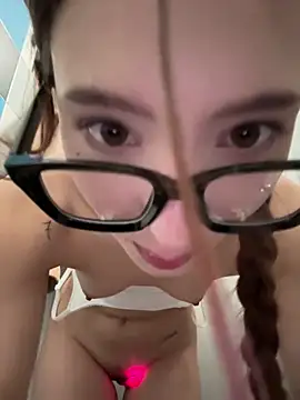 LilluKatten live sex cam