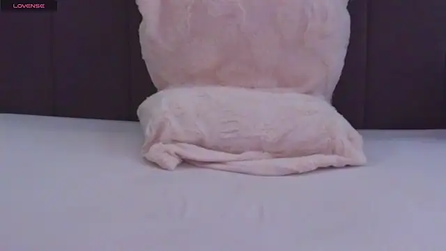 LauraMirage's cam snapshot