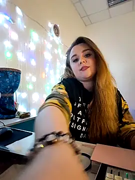 Juicy_PeachLux live sex cam