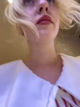 RonnieKiss live sex cam