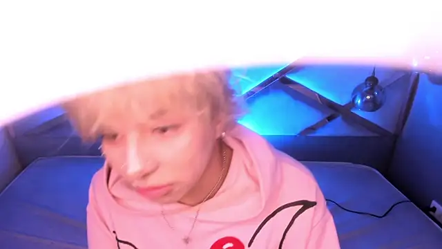 OliIverr22 live sex cam