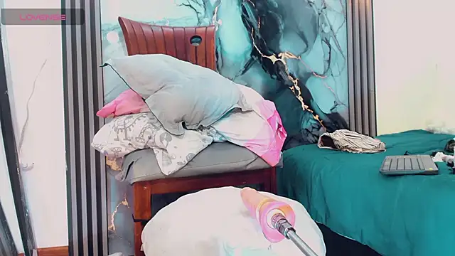 khiara_moretti live sex cam