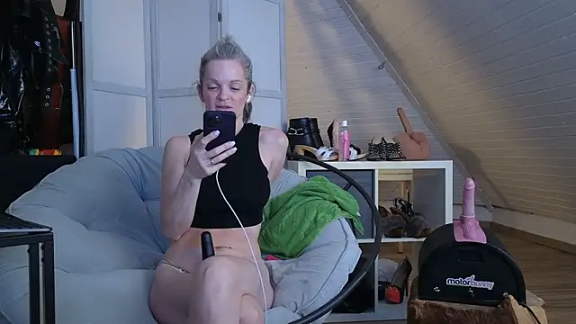 Sabdeluxe's cam snapshot