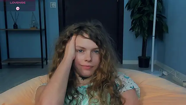 RayaNenlia's cam snapshot