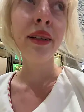 RonnieKiss live sex cam