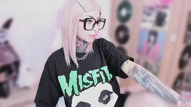 NikkiRamone's cam snapshot