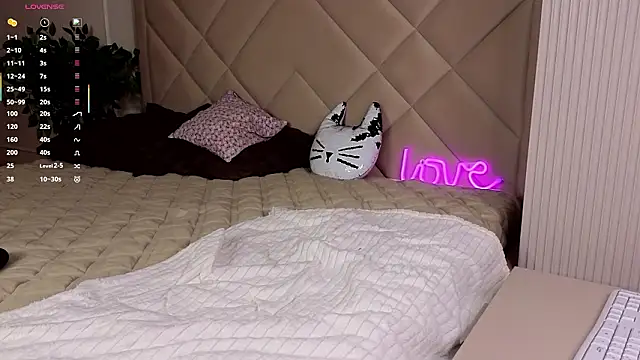 OdetteHarwick's cam snapshot